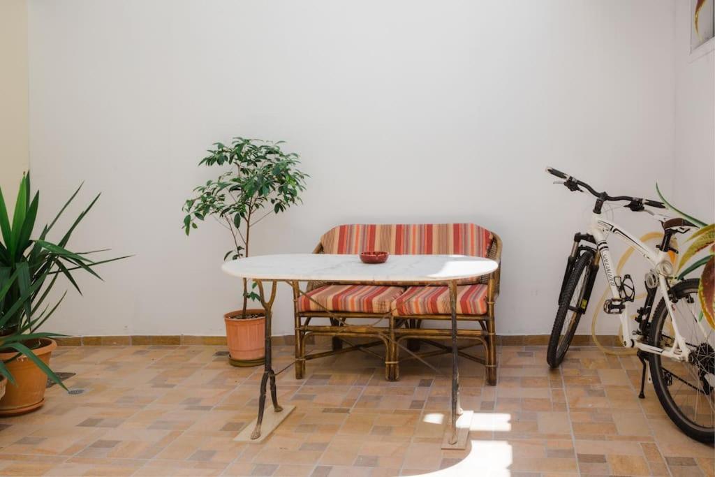 Renovated, Open And Functional Old City House 이라클리온 외부 사진